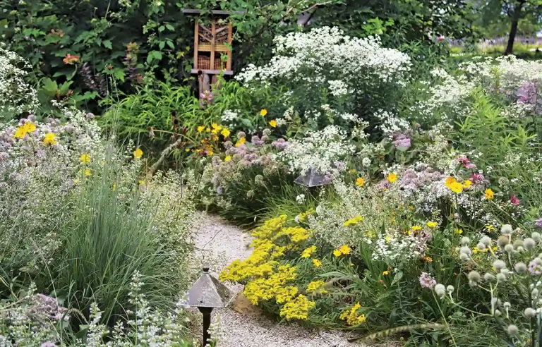 High‑End Pollinator‑Friendly Garden Design: Elegance Meets Ecology
