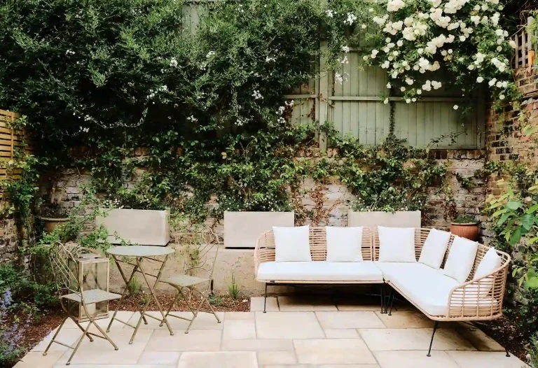 Smart Landscape Design for Small Yards: Ideas, Tools & Examples